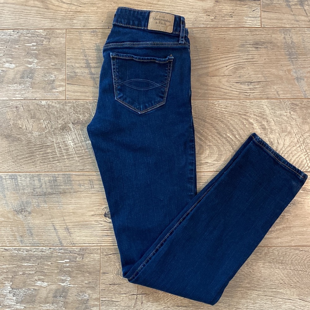 Abercrombie & Fitch The A & F Skinny Size 27x33 4R Dark Blue